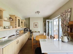 Kitchen Diner- click for photo gallery